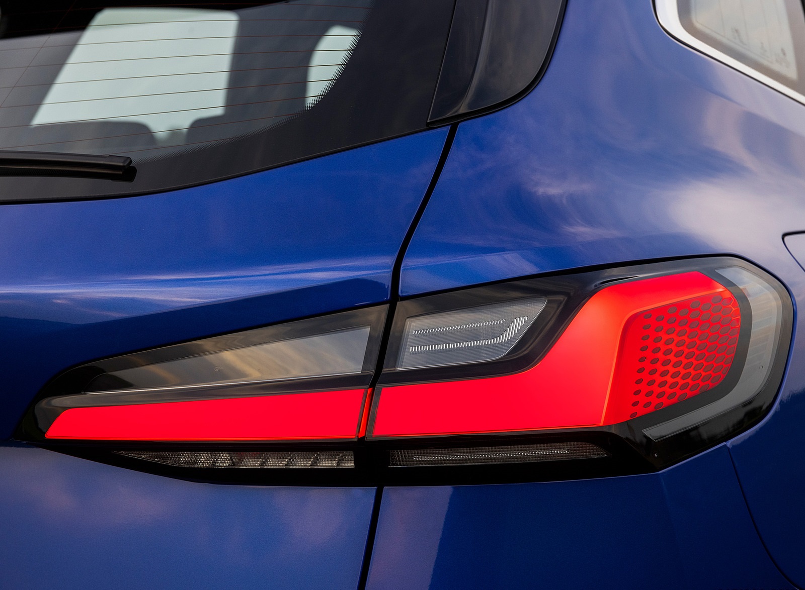 2022 BMW 230e xDrive Active Tourer Tail Light Wallpapers  #32 of 60