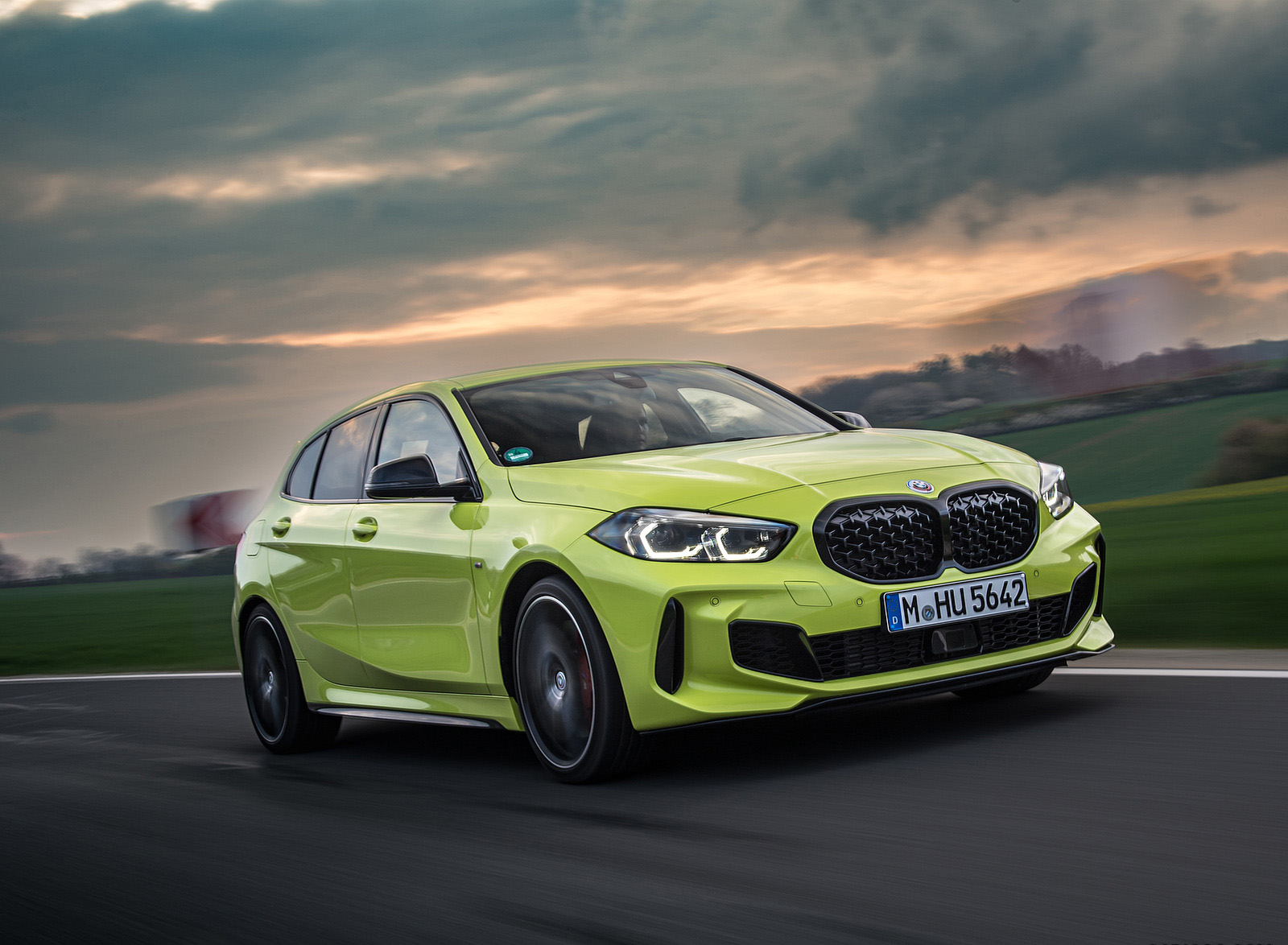 2022 BMW M135i xDrive Front Three-Quarter Wallpapers (1)