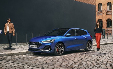 2022 Ford Focus ST-Line Front Three-Quarter Wallpapers 450x275 (3)