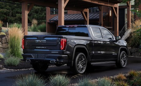 2022 GMC Sierra Denali Ultimate Rear Three-Quarter Wallpapers 450x275 (4)