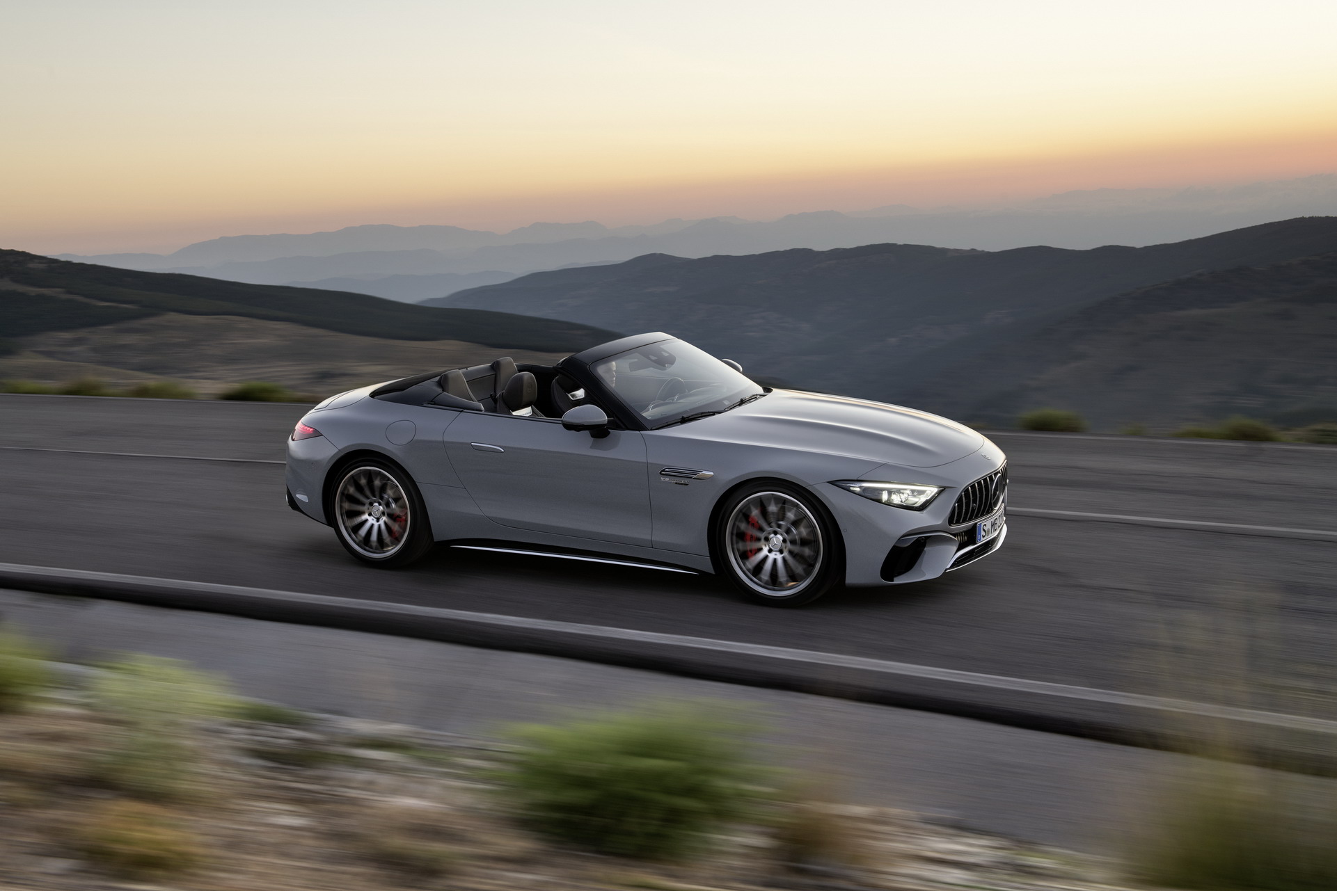 2022 Mercedes-AMG SL 55 4MATIC+ (Color: Alpine Grey Uni) Side Wallpapers #10 of 66