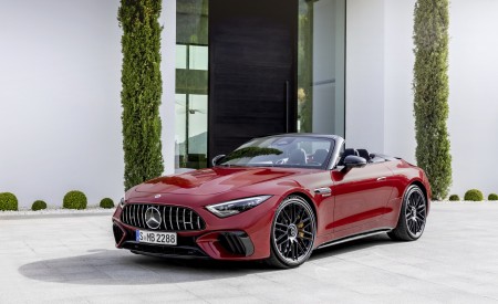 2022 Mercedes-AMG SL 63 4MATIC+ (Color: Patagonia Red Metallic) Front Three-Quarter Wallpapers 450x275 (14)