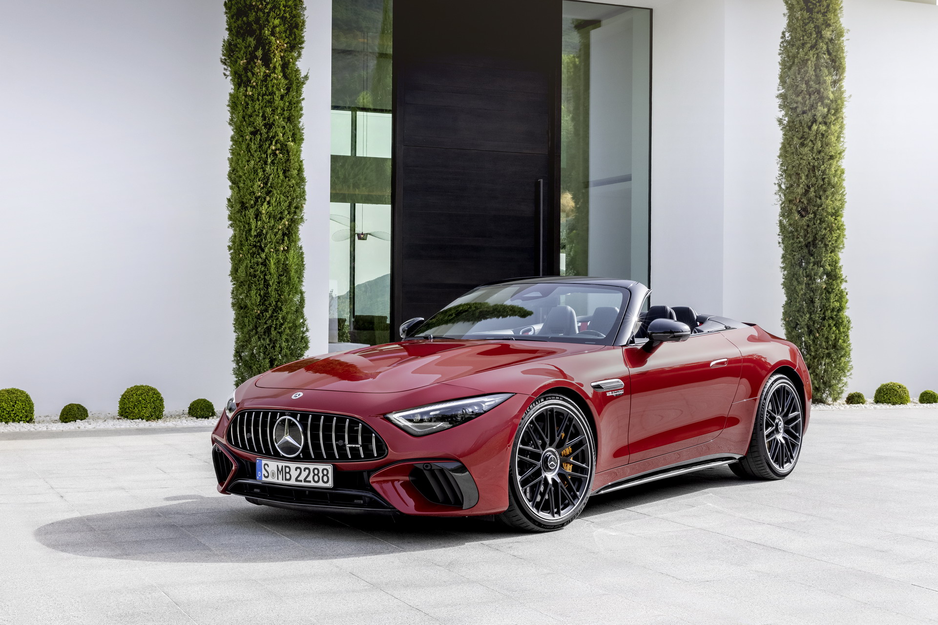 2022 Mercedes-AMG SL 63 4MATIC+ (Color: Patagonia Red Metallic) Front Three-Quarter Wallpapers #14 of 97