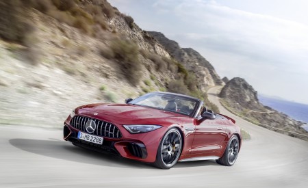 2022 Mercedes-AMG SL 63 4MATIC+ (Color: Patagonia Red Metallic) Front Three-Quarter Wallpapers 450x275 (2)