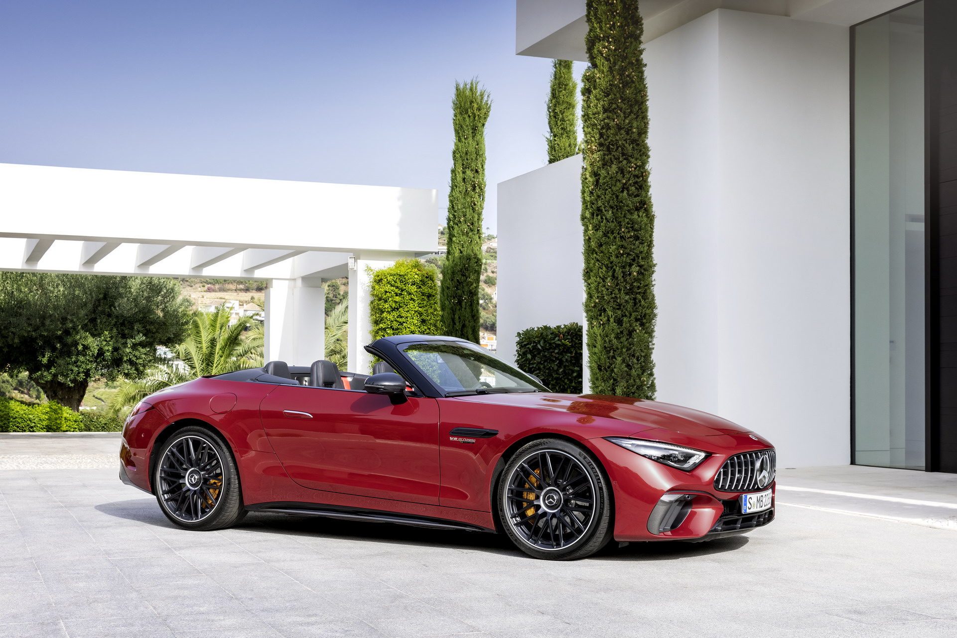 2022 Mercedes-AMG SL 63 4MATIC+ (Color: Patagonia Red Metallic) Front Three-Quarter Wallpapers #15 of 97