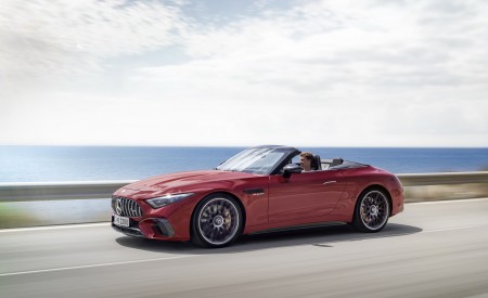 2022 Mercedes-AMG SL 63 4MATIC+ (Color: Patagonia Red Metallic) Front Three-Quarter Wallpapers 450x275 (3)