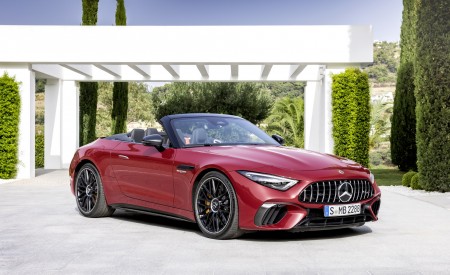 2022 Mercedes-AMG SL 63 4MATIC+ (Color: Patagonia Red Metallic) Front Three-Quarter Wallpapers 450x275 (16)