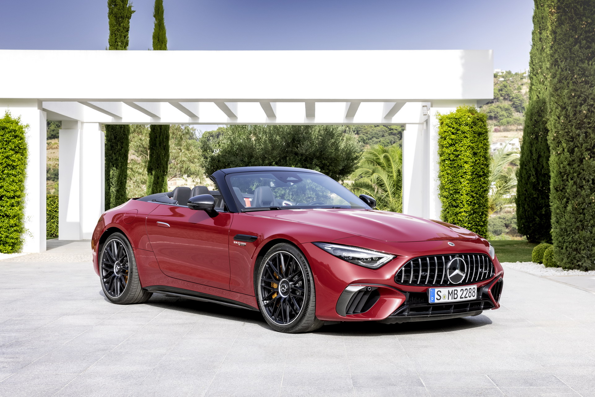 2022 Mercedes-AMG SL 63 4MATIC+ (Color: Patagonia Red Metallic) Front Three-Quarter Wallpapers #16 of 97