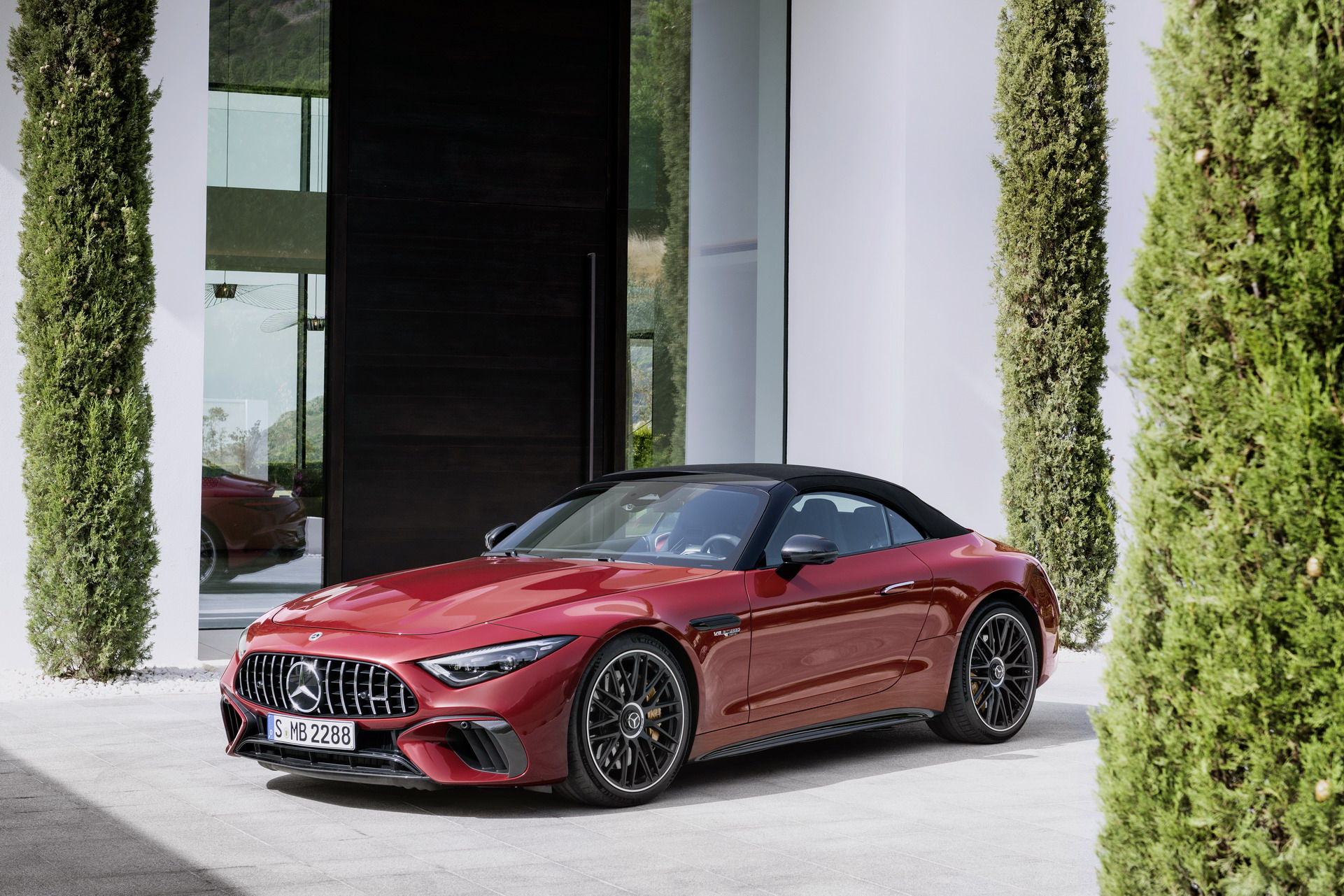 2022 Mercedes-AMG SL 63 4MATIC+ (Color: Patagonia Red Metallic) Front Three-Quarter Wallpapers #17 of 97