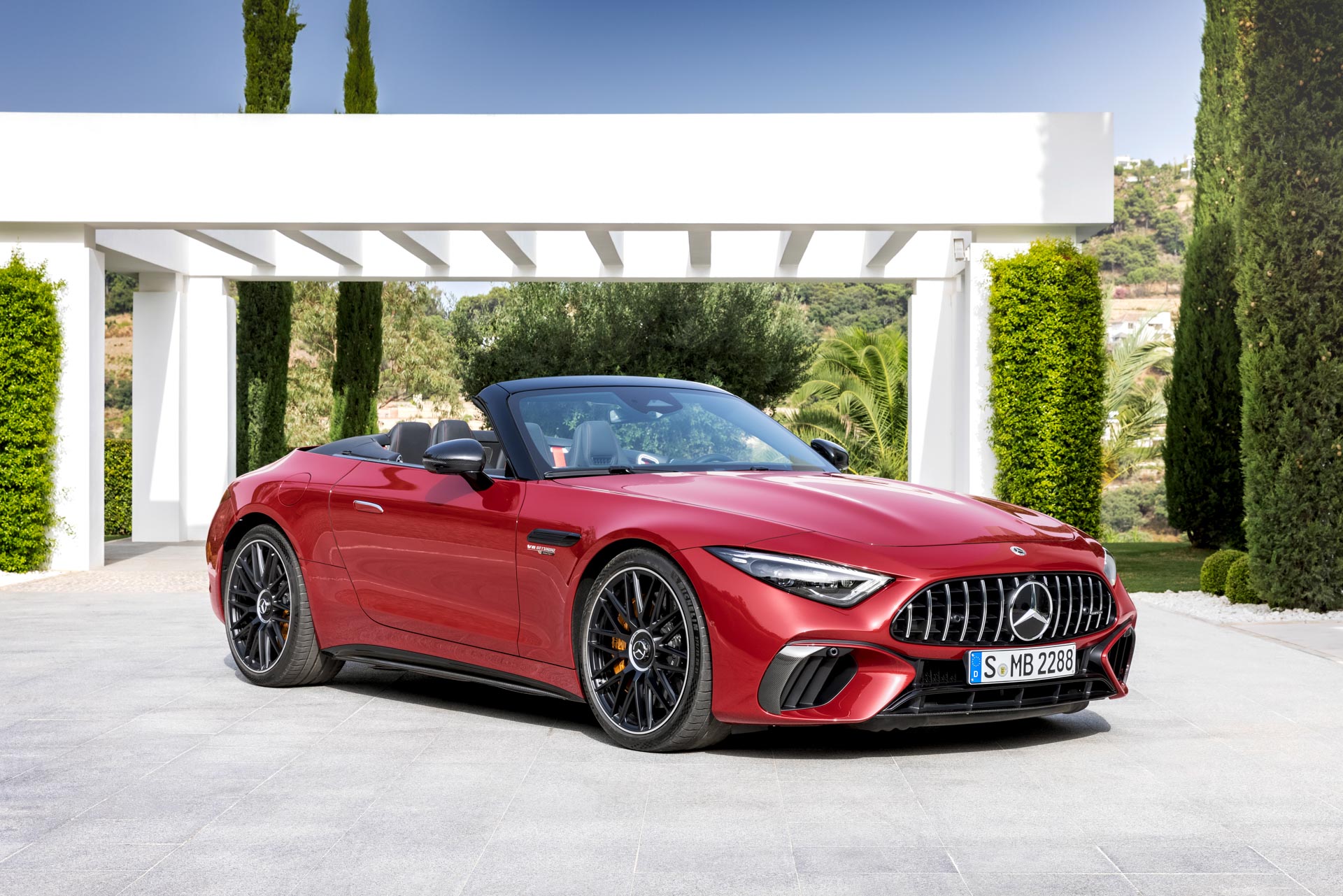 2022 Mercedes-AMG SL 63 4MATIC+ (Color: Patagonia Red Metallic) Front Three-Quarter Wallpapers #26 of 97