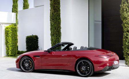 2022 Mercedes-AMG SL 63 4MATIC+ (Color: Patagonia Red Metallic) Rear Three-Quarter Wallpapers 450x275 (19)