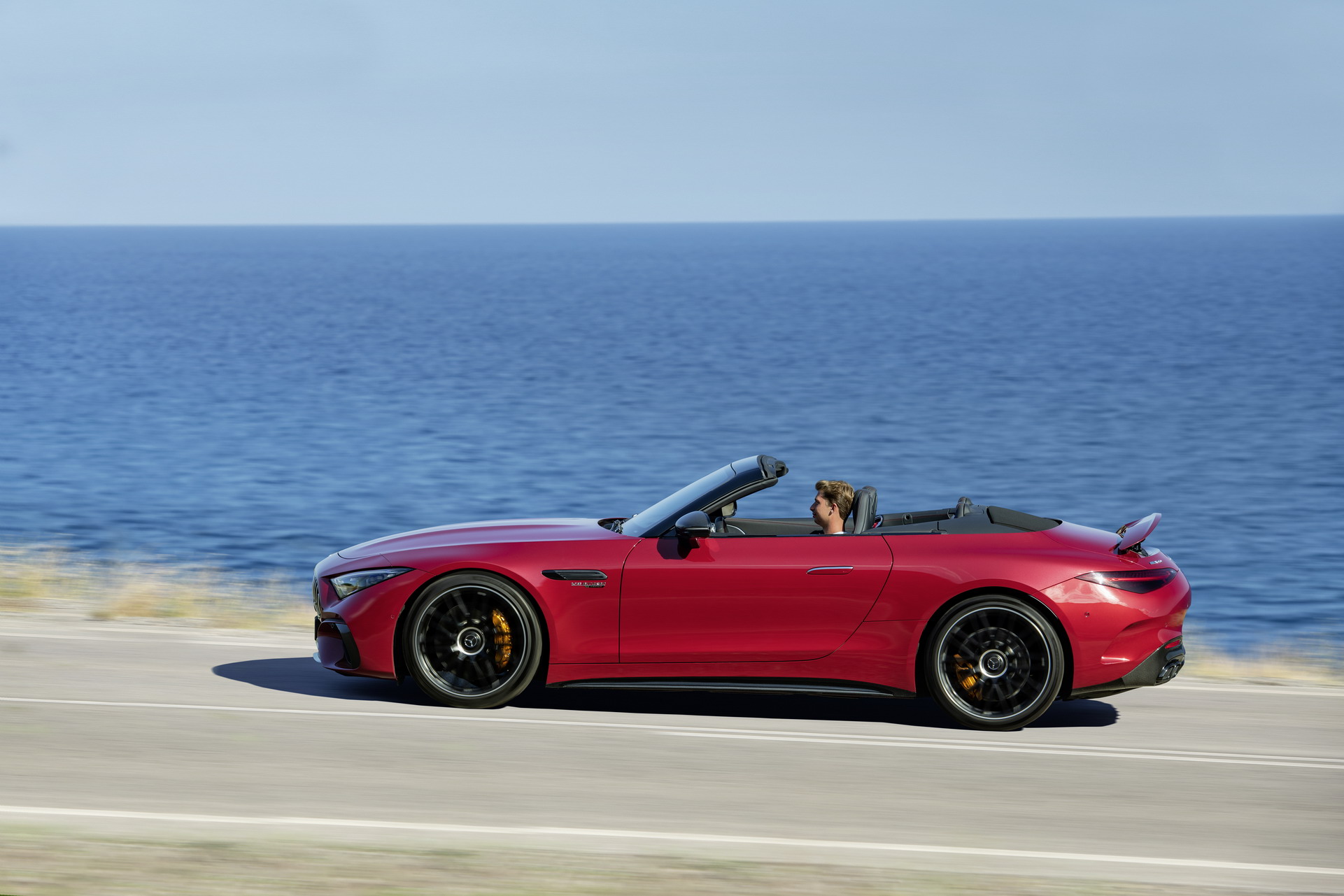 2022 Mercedes-AMG SL 63 4MATIC+ (Color: Patagonia Red Metallic) Side Wallpapers #11 of 97