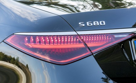 2022 Mercedes-Benz S 680 GUARD 4MATIC Tail Light Wallpapers 450x275 (23)