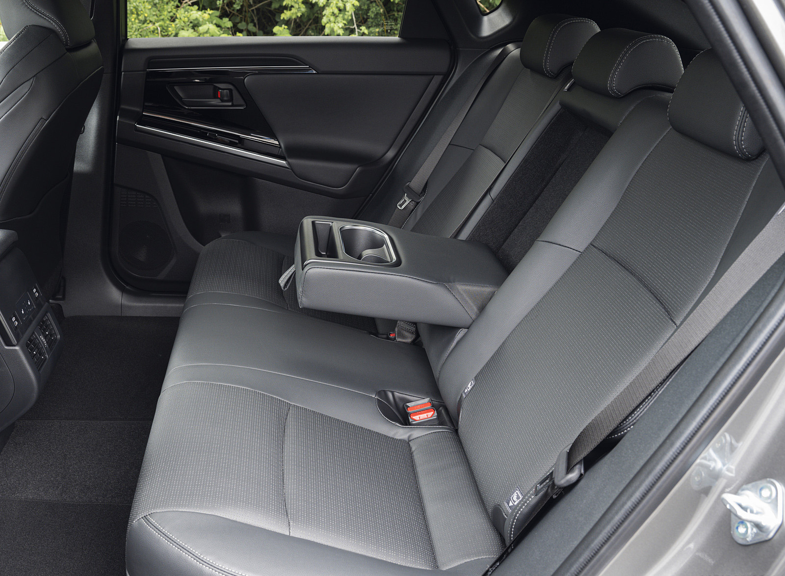 2023 Toyota bZ4X BEV (Euro-Spec) Interior Rear Seats Wallpapers #158 of 168