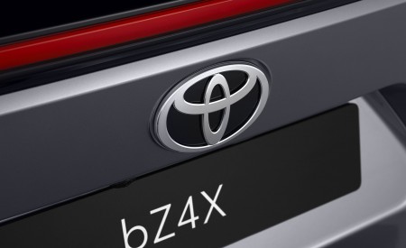 2023 Toyota bZ4X BEV Badge Wallpapers  450x275 (39)