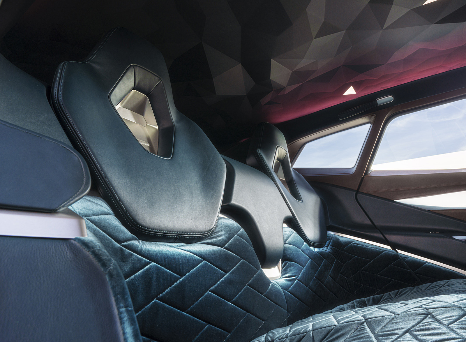 2021 BMW XM Concept Interior Rear Seats Wallpapers #48 of 66