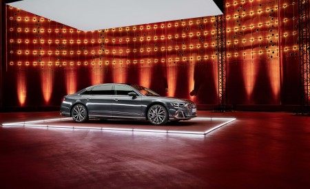 2022 Audi A8 L (Color: Manhattan Grey) Front Three-Quarter Wallpapers 450x275 (69)