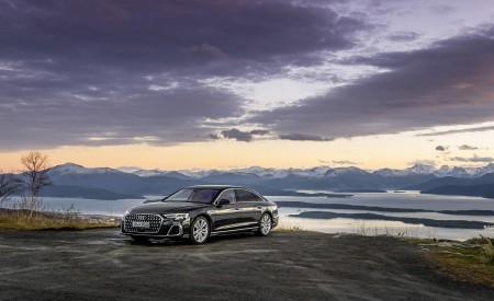 2022 Audi A8 L (Color: Manhattan Grey) Front Three-Quarter Wallpapers 450x275 (33)