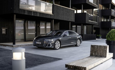 2022 Audi A8 L (Color: Manhattan Grey) Front Three-Quarter Wallpapers 450x275 (55)