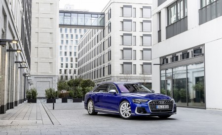 2022 Audi S8 (Color: Ultra Blue) Front Three-Quarter Wallpapers 450x275 (21)