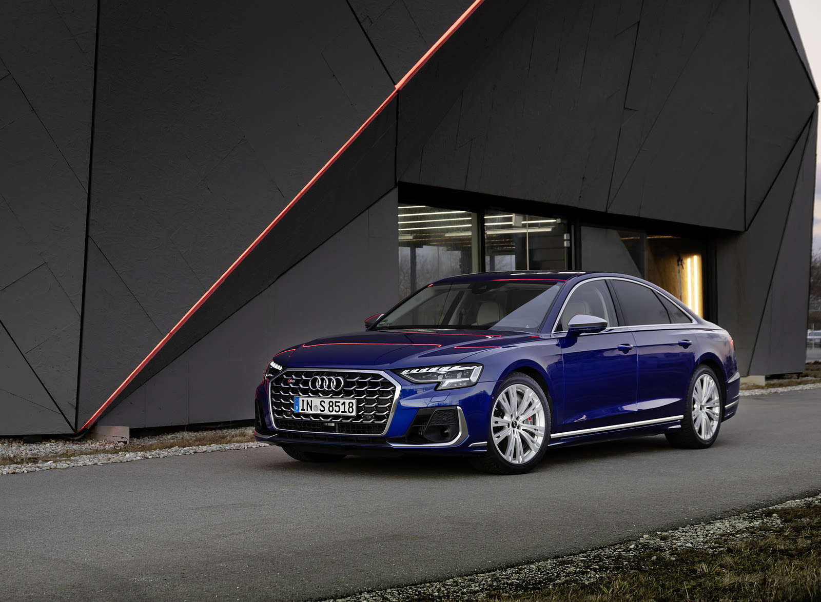 2022 Audi S8 (Color: Ultra Blue) Front Three-Quarter Wallpapers #20 of 53