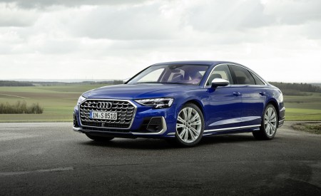 2022 Audi S8 (Color: Ultra Blue) Front Three-Quarter Wallpapers 450x275 (17)