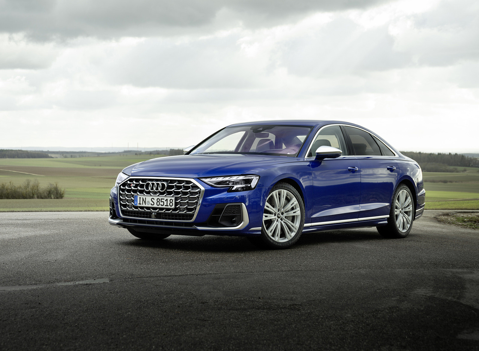2022 Audi S8 (Color: Ultra Blue) Front Three-Quarter Wallpapers #17 of 53