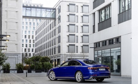 2022 Audi S8 (Color: Ultra Blue) Rear Three-Quarter Wallpapers 450x275 (24)
