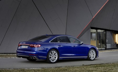 2022 Audi S8 (Color: Ultra Blue) Rear Three-Quarter Wallpapers 450x275 (22)