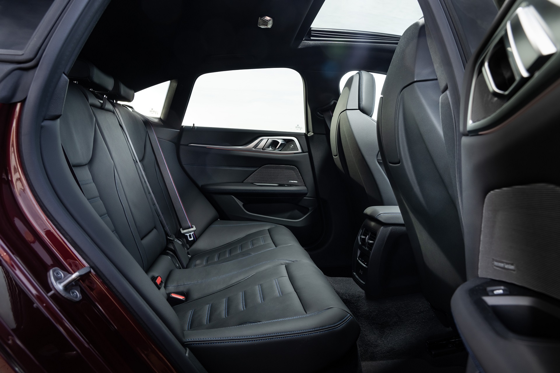 2022 BMW M440i xDrive Gran Coupé (UK-Spec) Interior Rear Seats Wallpapers #37 of 37