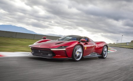 2022 Ferrari Daytona SP3 Front Three-Quarter Wallpapers 450x275 (15)