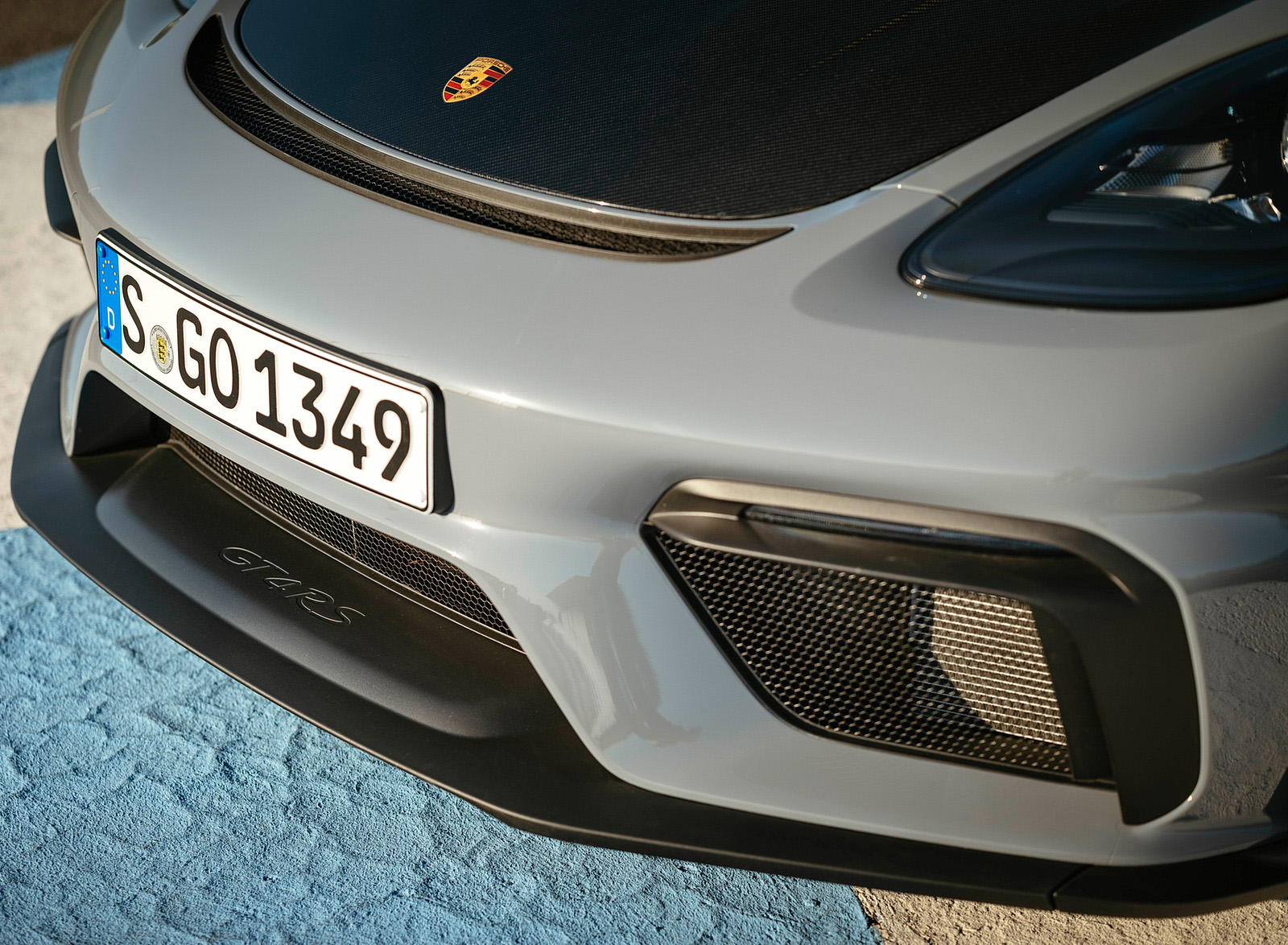 2022 Porsche 718 Cayman GT4 RS (Color: Arctic Grey) Detail Wallpapers #177 of 382