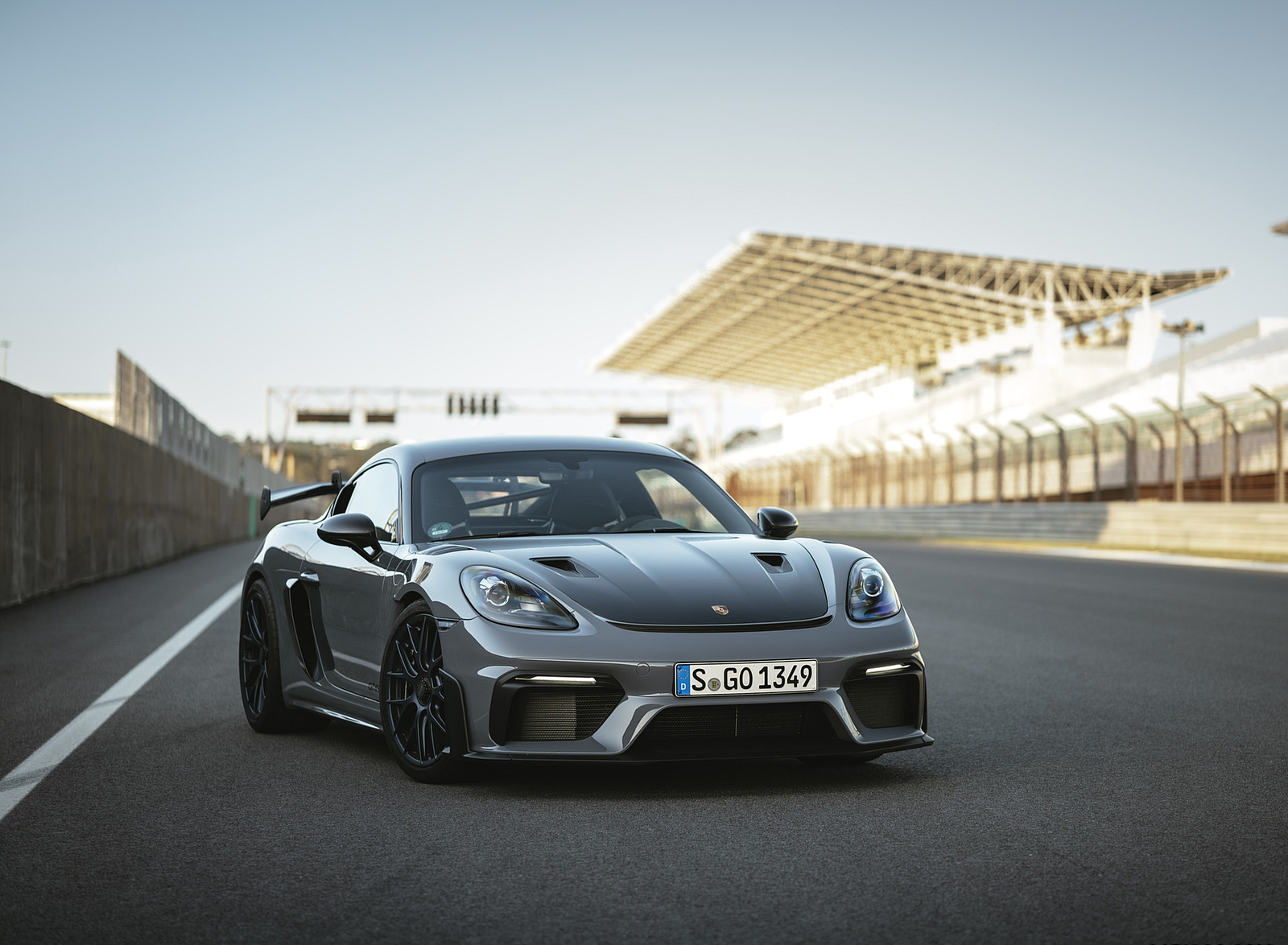 2022 Porsche 718 Cayman GT4 RS (Color: Arctic Grey) Front Wallpapers #166 of 382
