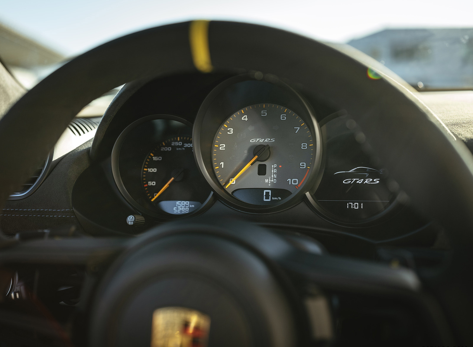 2022 Porsche 718 Cayman GT4 RS (Color: Arctic Grey) Interior Steering Wheel Wallpapers #197 of 382