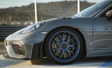 2022 Porsche 718 Cayman GT4 RS (Color: Arctic Grey) Wheel Wallpapers 450x275 (181)