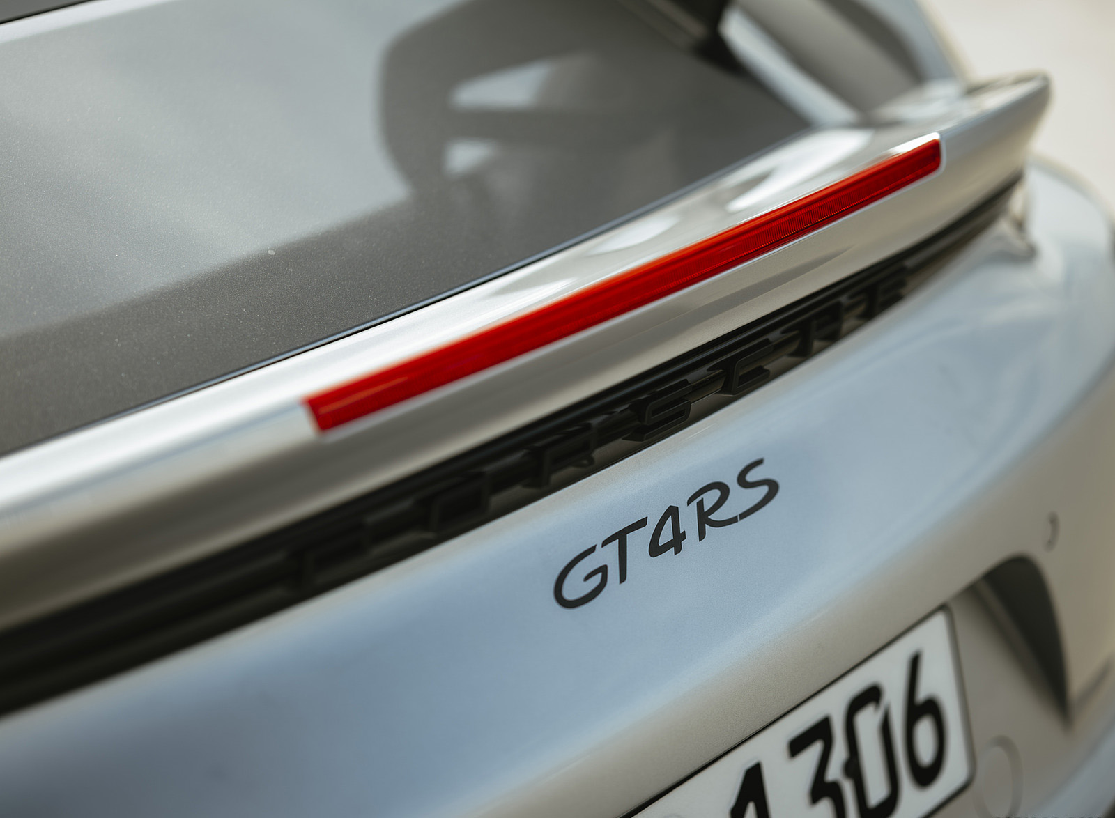 2022 Porsche 718 Cayman GT4 RS (Color: GT Silver Metallic) Badge Wallpapers #361 of 382