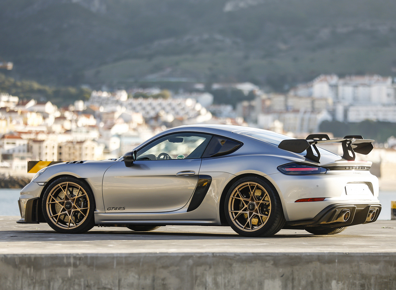 2022 Porsche 718 Cayman GT4 RS (Color: GT Silver Metallic) Side Wallpapers #326 of 382