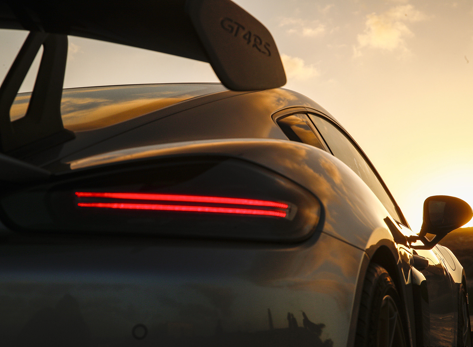 2022 Porsche 718 Cayman GT4 RS (Color: GT Silver Metallic) Tail Light Wallpapers #360 of 382