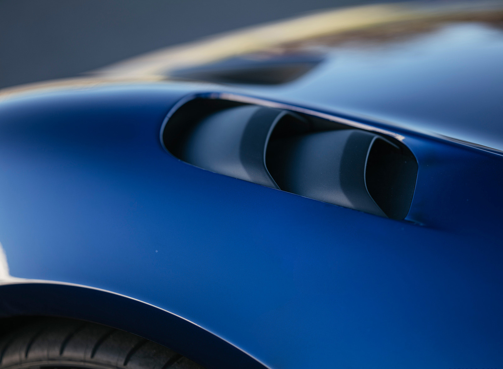 2022 Porsche 718 Cayman GT4 RS (Color: Gentian Blue Metallic) Detail Wallpapers  #130 of 382