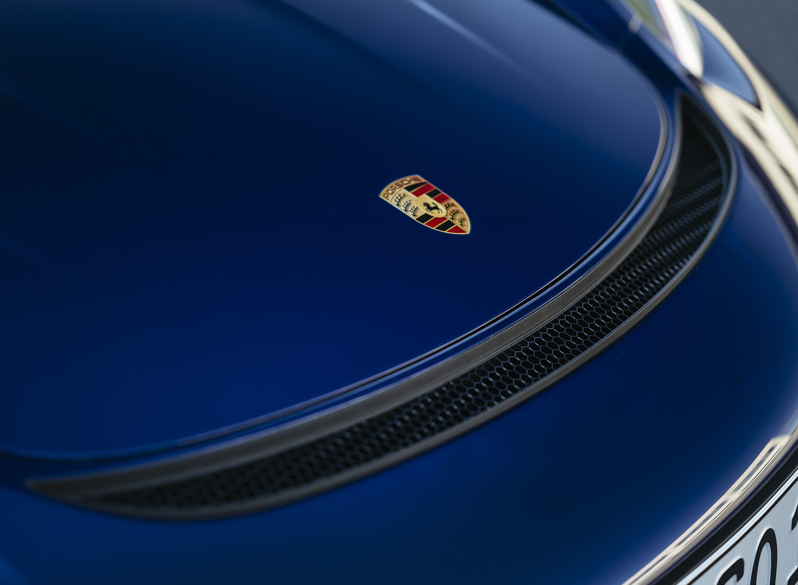2022 Porsche 718 Cayman GT4 RS (Color: Gentian Blue Metallic) Detail Wallpapers #129 of 382