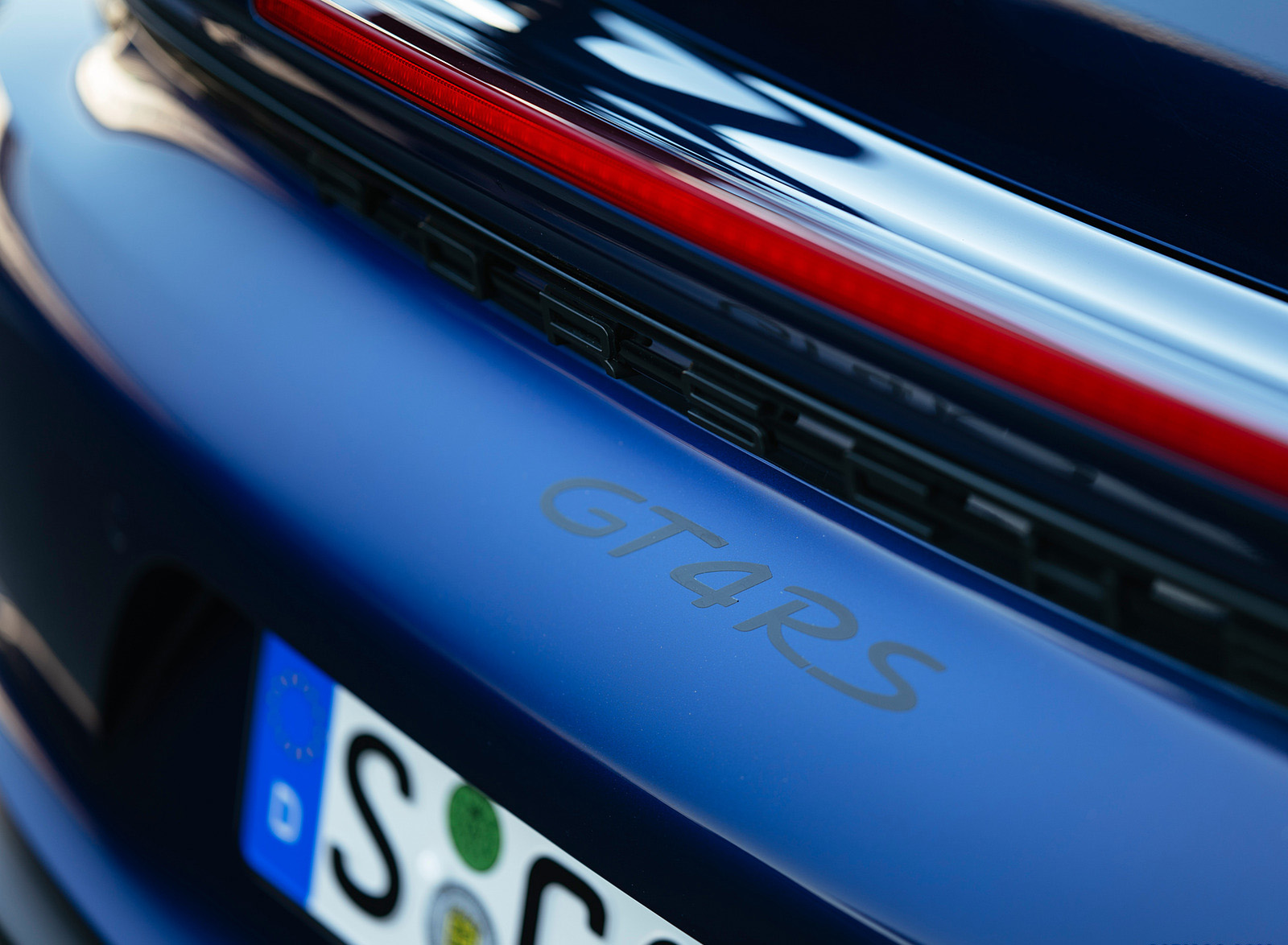 2022 Porsche 718 Cayman GT4 RS (Color: Gentian Blue Metallic) Detail Wallpapers #141 of 382