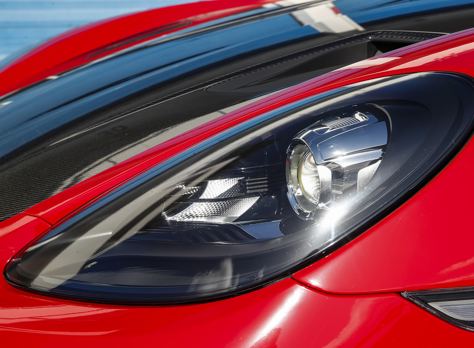2022 Porsche 718 Cayman GT4 RS (Color: Guards Red) Headlight Wallpapers #68 of 382