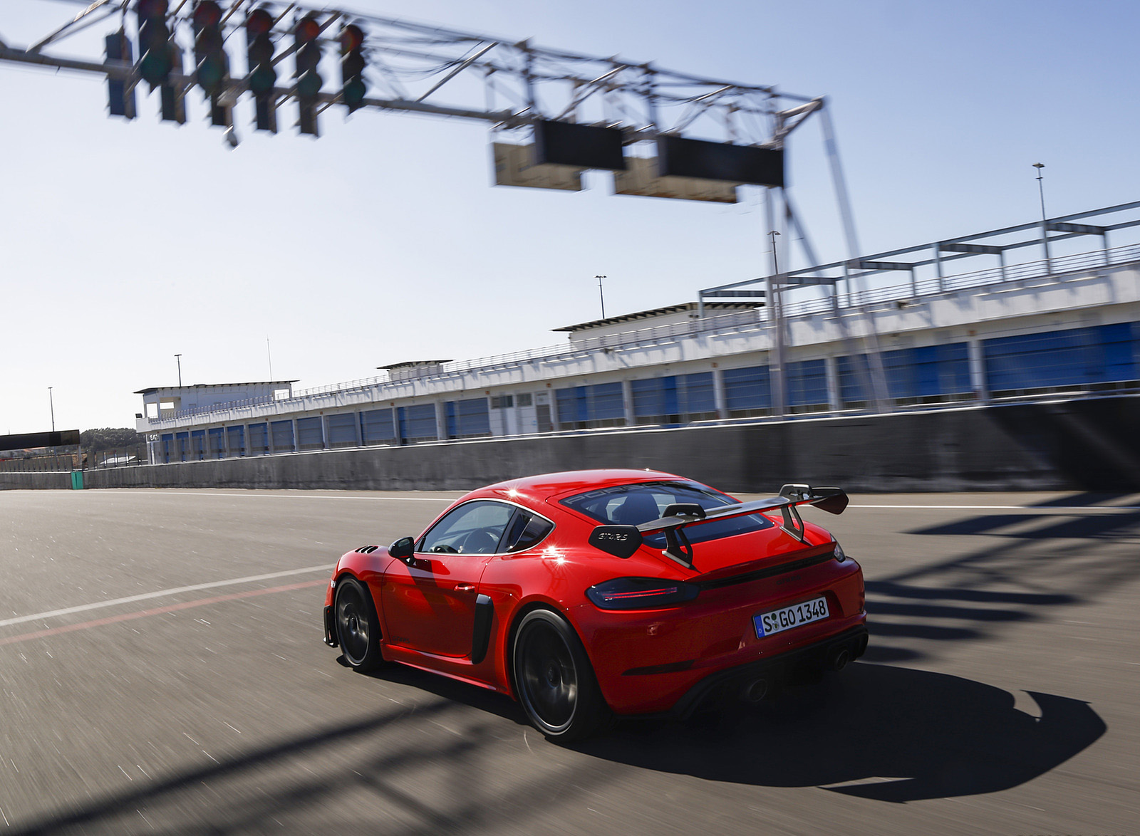 2022 Porsche 718 Cayman GT4 RS (Color: Guards Red) Rear Three-Quarter Wallpapers #61 of 382