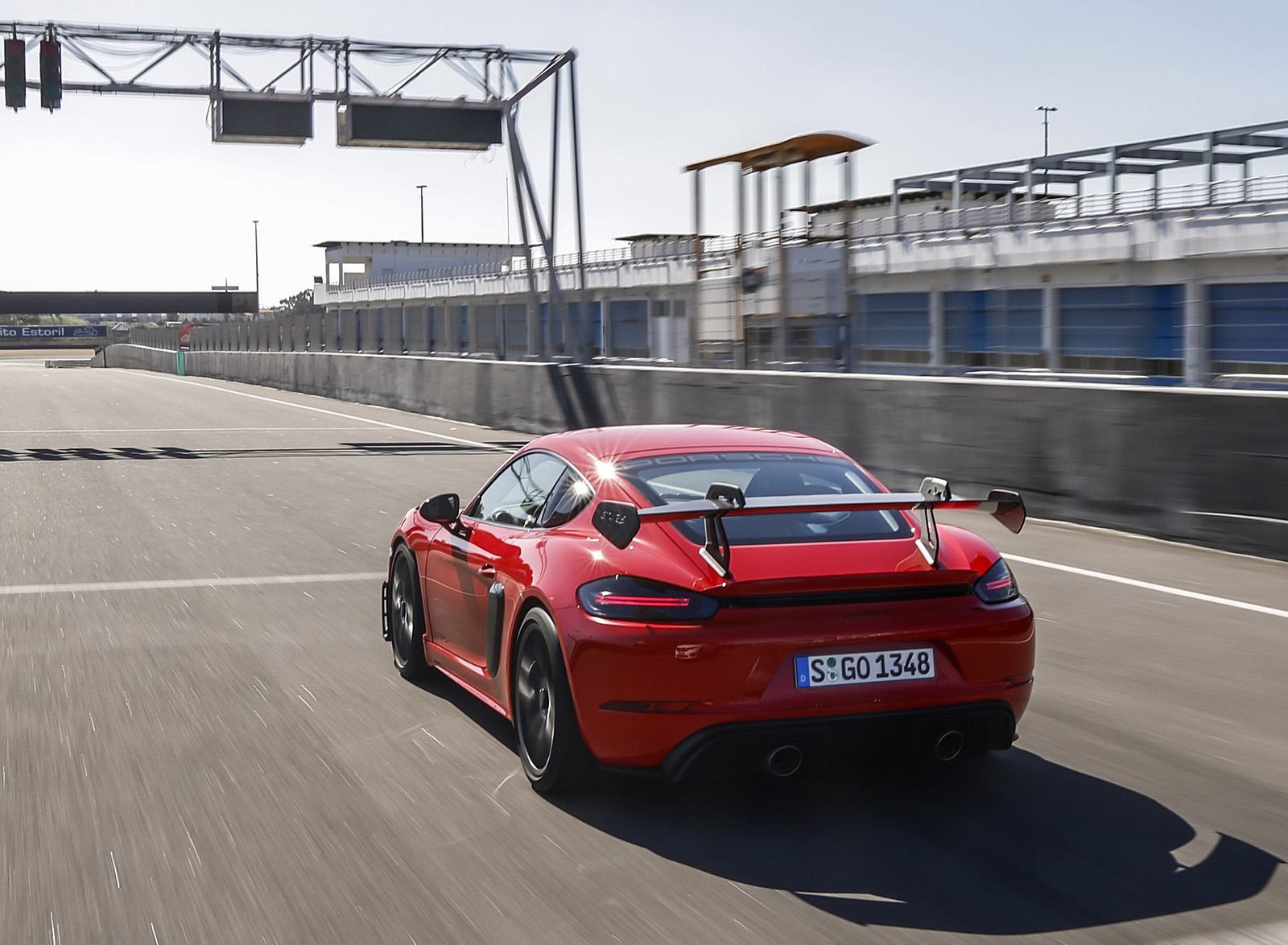 2022 Porsche 718 Cayman GT4 RS (Color: Guards Red) Rear Wallpapers #62 of 382