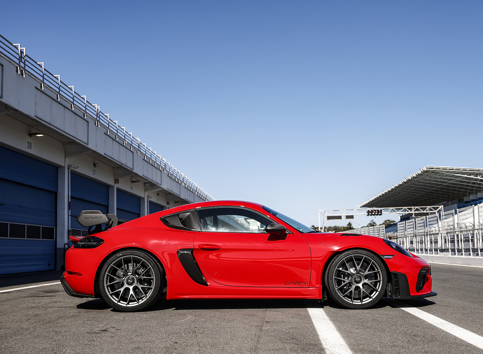 2022 Porsche 718 Cayman GT4 RS (Color: Guards Red) Side Wallpapers #65 of 382