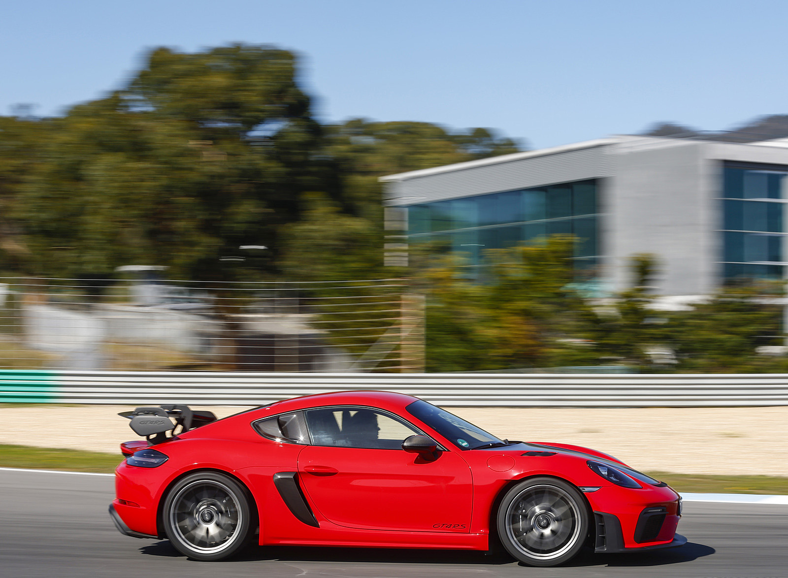 2022 Porsche 718 Cayman GT4 RS (Color: Guards Red) Side Wallpapers #63 of 382