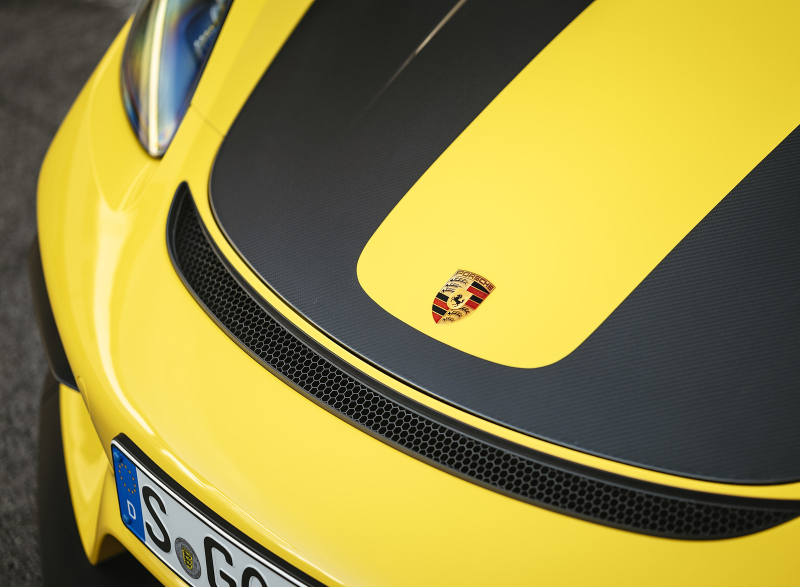 2022 Porsche 718 Cayman GT4 RS (Color: Racing Yellow) Detail Wallpapers #257 of 382