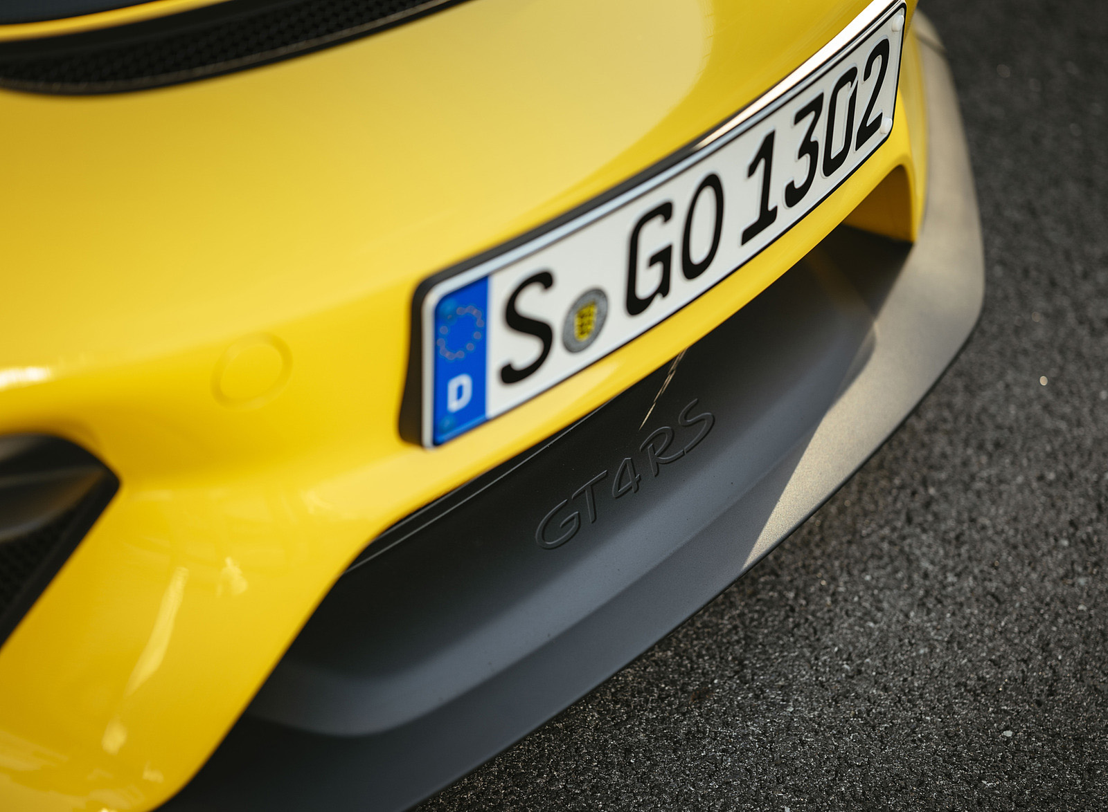 2022 Porsche 718 Cayman GT4 RS (Color: Racing Yellow) Detail Wallpapers #255 of 382