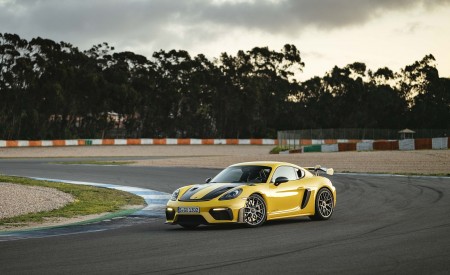 2022 Porsche 718 Cayman GT4 RS (Color: Racing Yellow) Front Three-Quarter Wallpapers 450x275 (224)