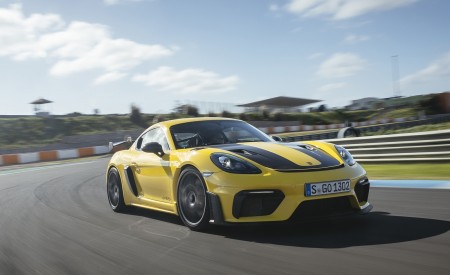 2022 Porsche 718 Cayman GT4 RS (Color: Racing Yellow) Front Three-Quarter Wallpapers 450x275 (213)